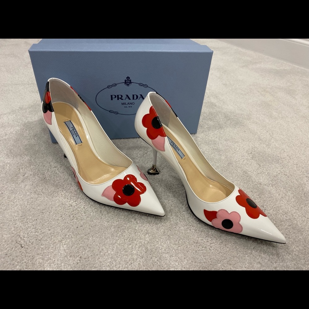 Prada size 39 Vernice Fiori Heels